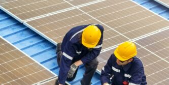 Professional,Inspecting,Solar,Panel,Installations,On,A,Rooftop,Ensuring,Renewable